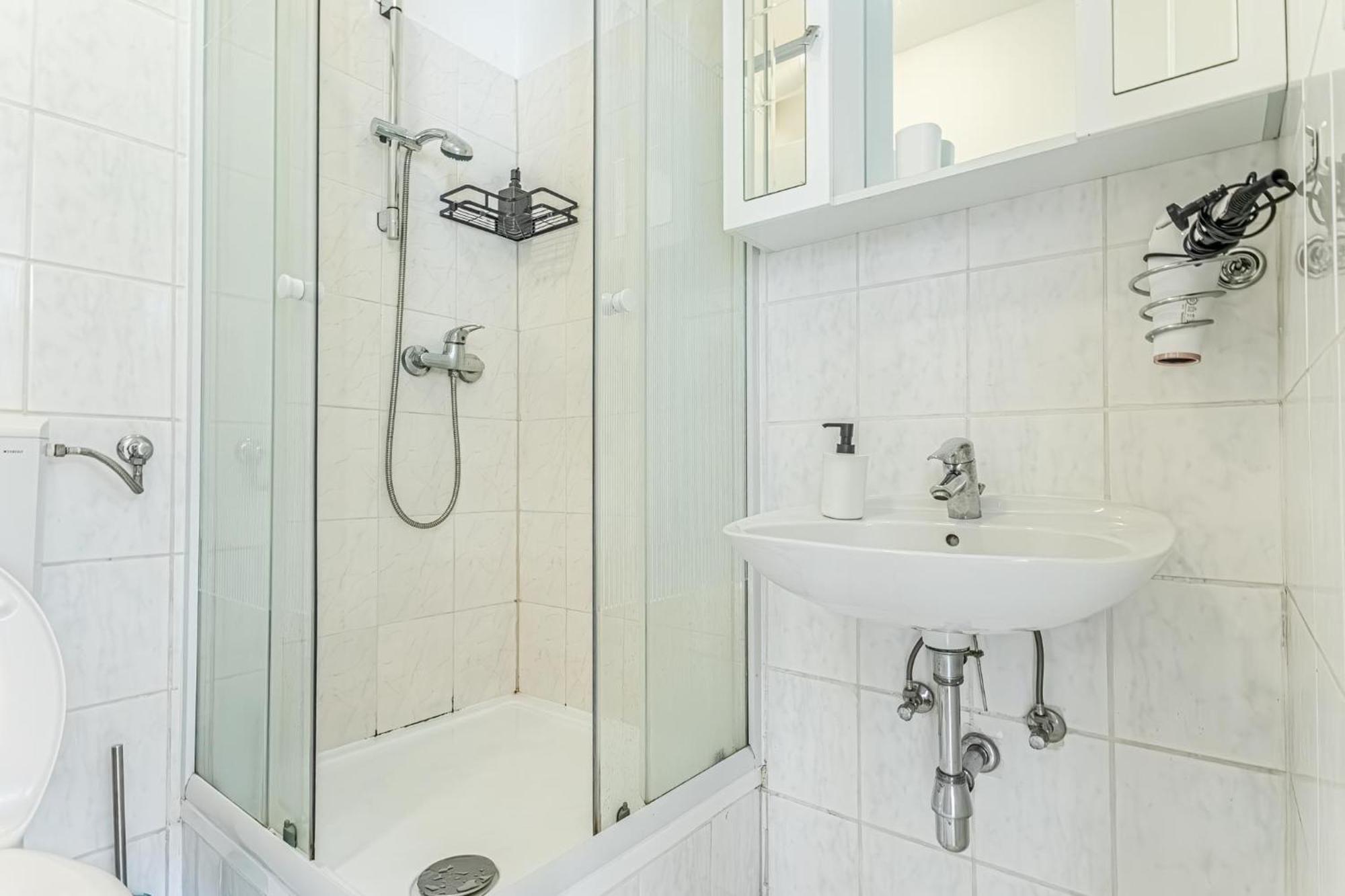 City Vibes: 1Br Apt, 10 Min To Westbahnhof Viyana Dış mekan fotoğraf