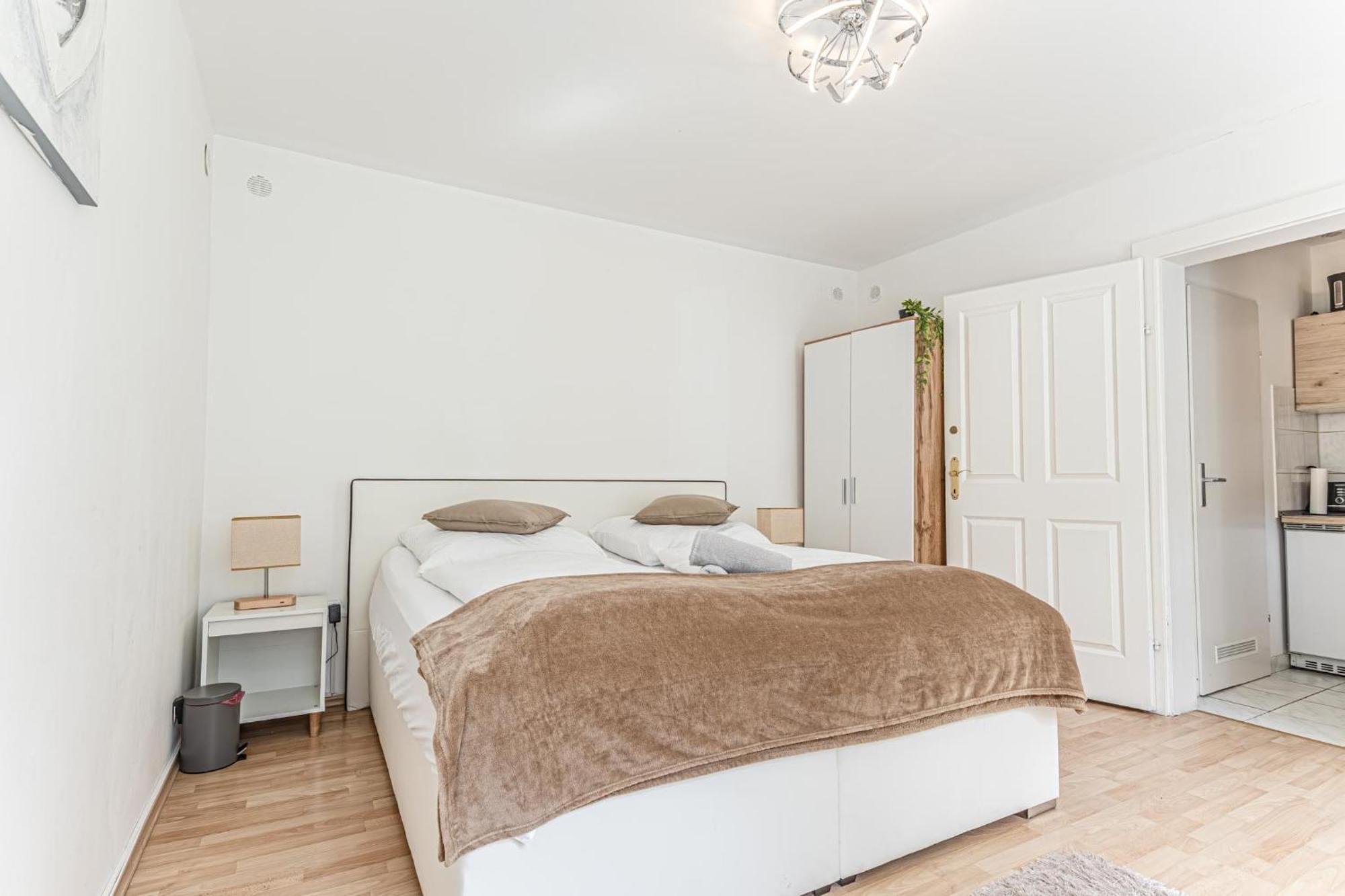 City Vibes: 1Br Apt, 10 Min To Westbahnhof Viyana Dış mekan fotoğraf